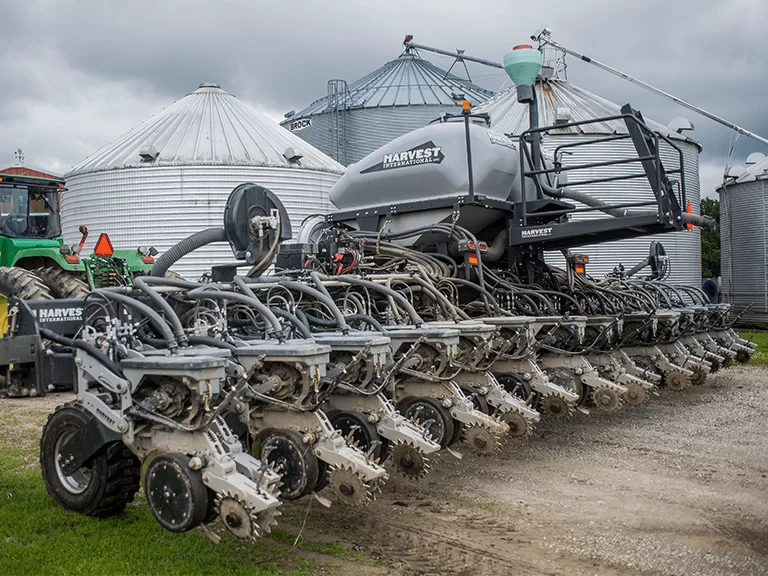Harvest International HI-12R70 precision seeder