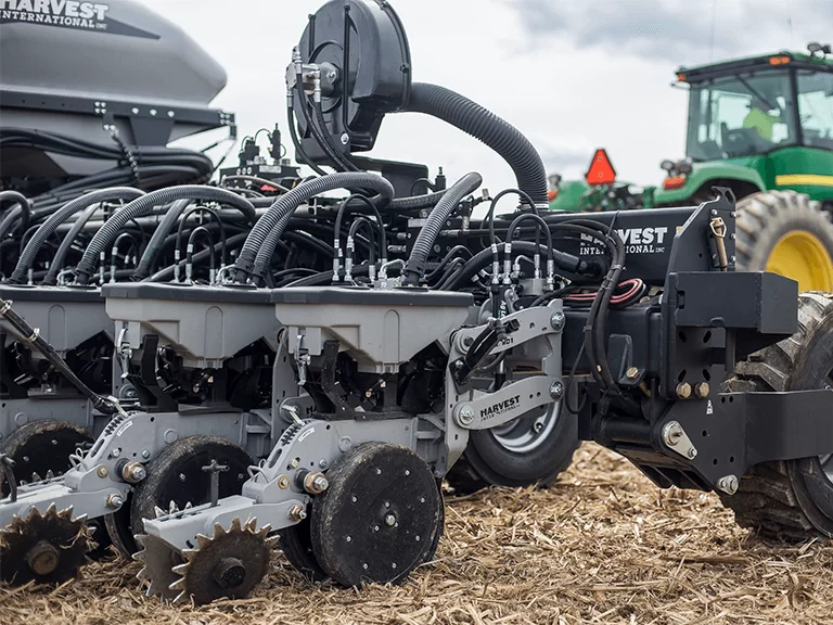 Harvest International HI-12R70 precision seeder
