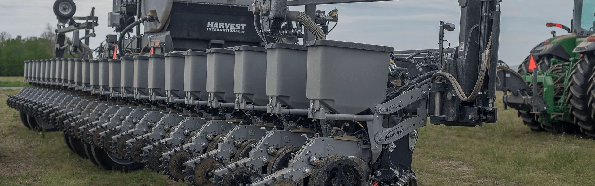 Harvest International HI-12R70 precision seeder