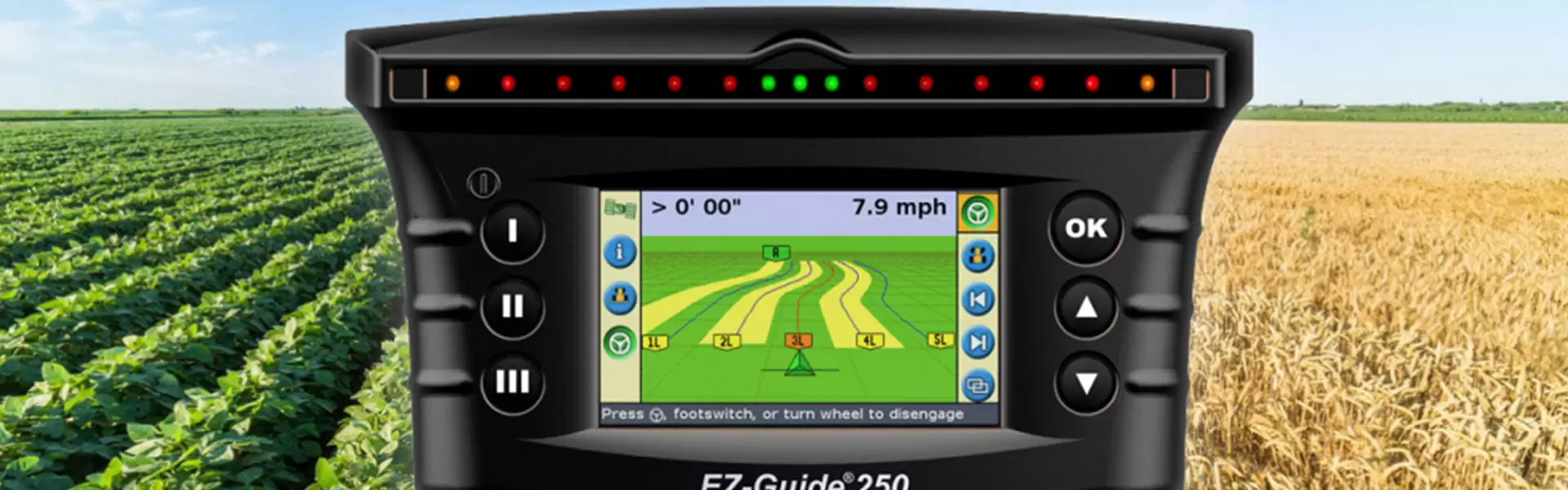 Екранът на земеделски навигационен уред EZ-Guide 250, показващ карта с маршрути и скорост 7.9 mph.