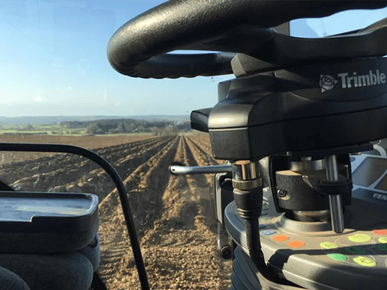Интериор на трактор Trimble.