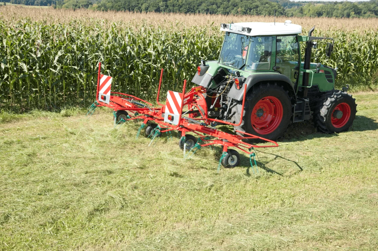 Kverneland Compact Hay Tedders