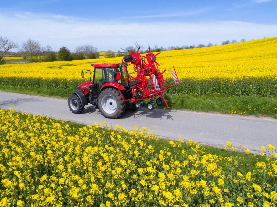 Kverneland Compact Tedders