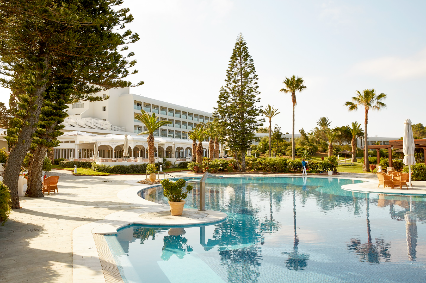 Luftaufnahme des ROBINSON Kyllini Beach Resorts an der griechischen Küste