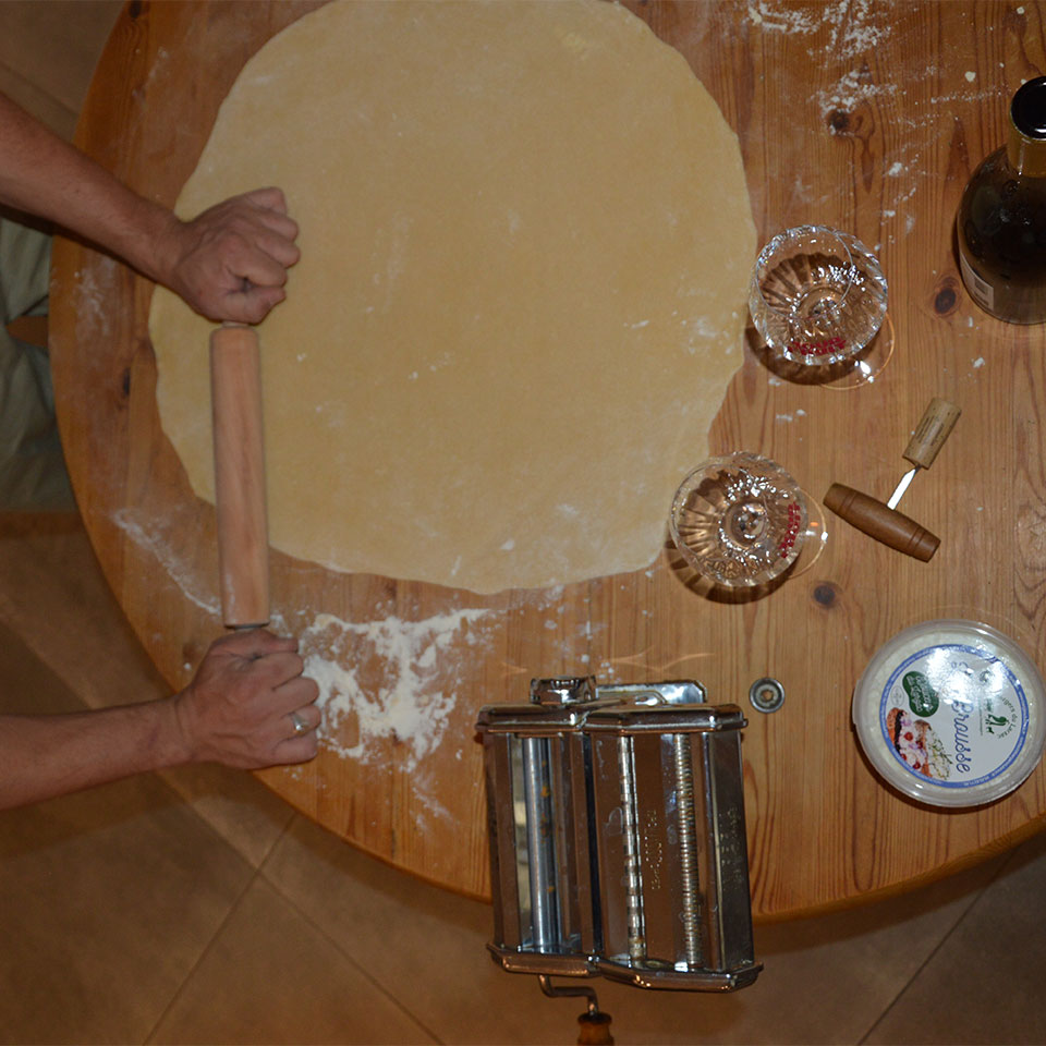 Photographie fabrication pâtes à la main