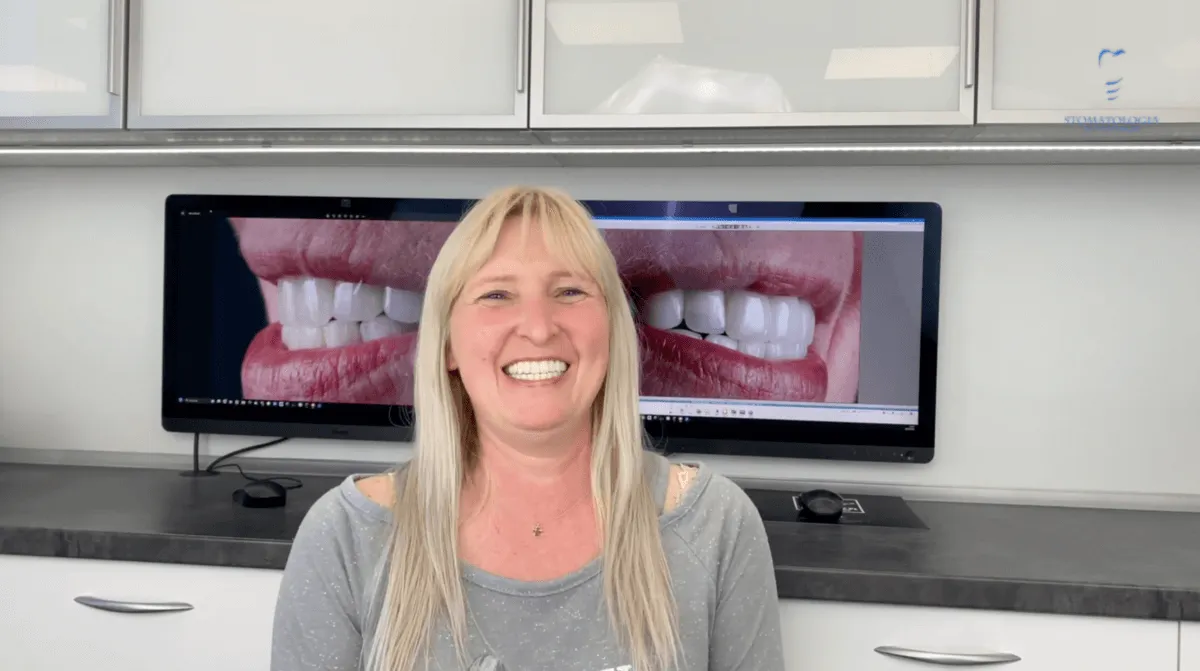 pacjent-po-leczeniu-implantologicznym-szczecin