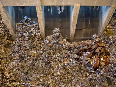 un centre de tri des déchets, un sujet de la Fresque des Déchets