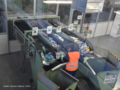 Un centre de tri déchets, un sujet de la Fresque des Déchets