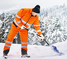 interdienst mit Schneeräumung – sichere Wege und Zufahrten bei Schnee und Glätte