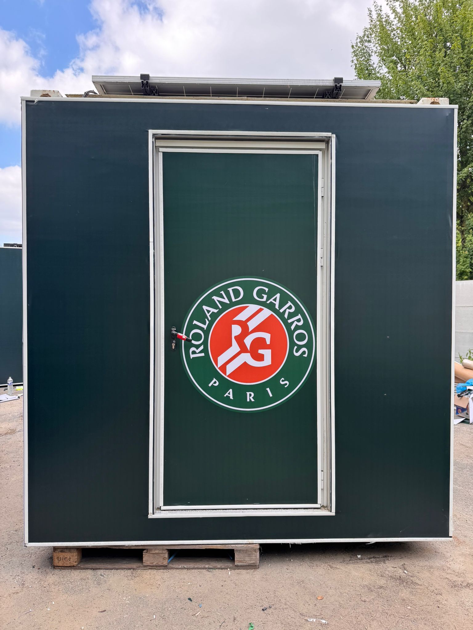 Red Porsche moving fast