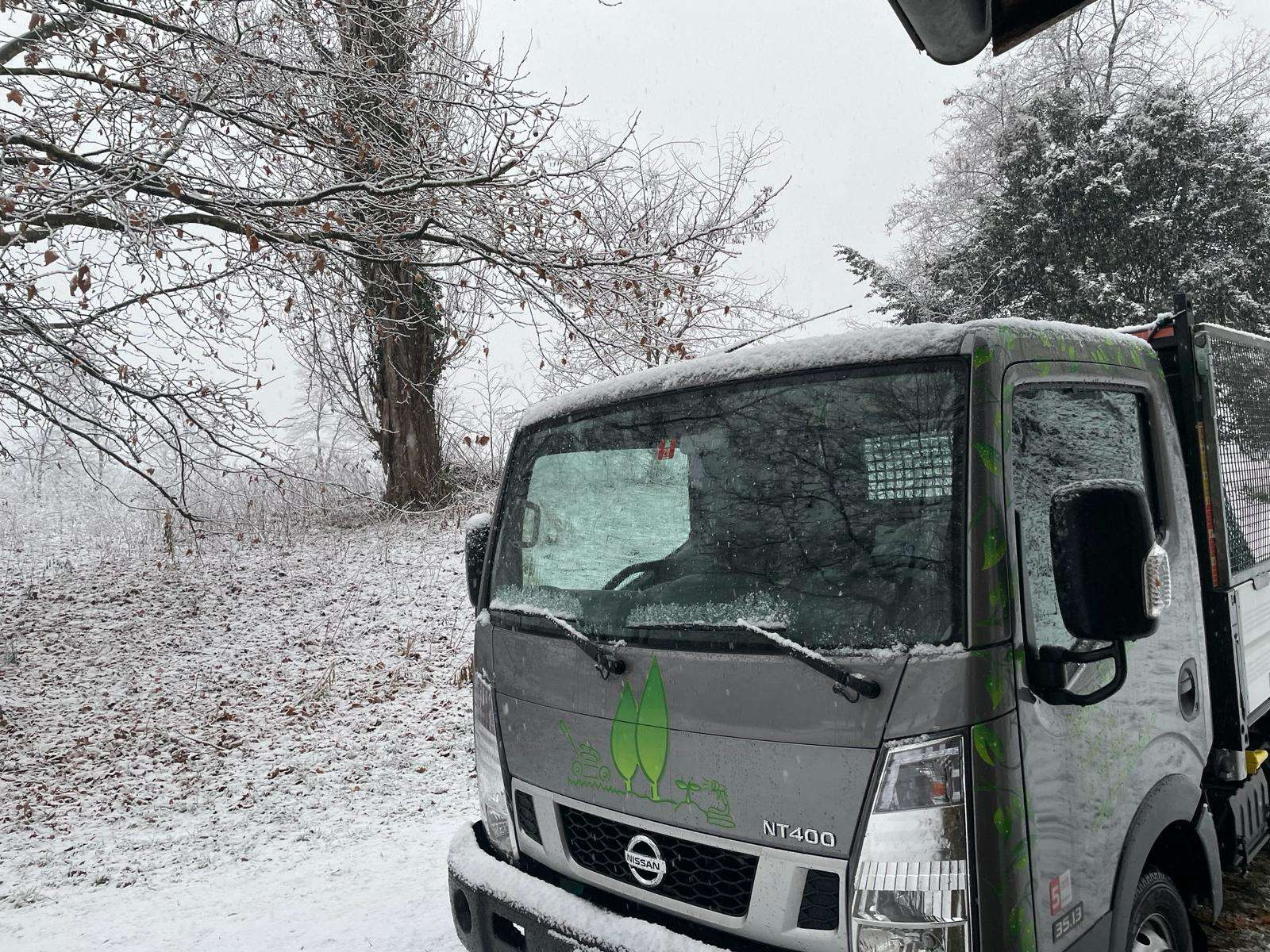Servizio invernale sgombero neve giardino