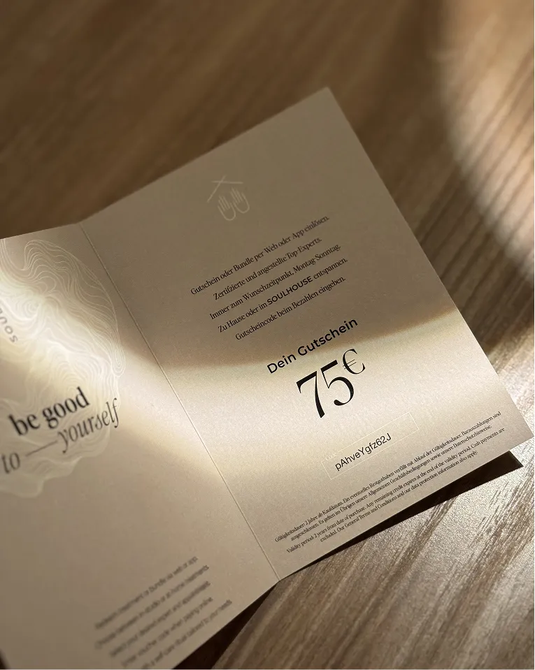 Geöffneter Gutschein mit dem Text „Dein Gutschein 75 €“ und Anweisungen zur Einlösung.