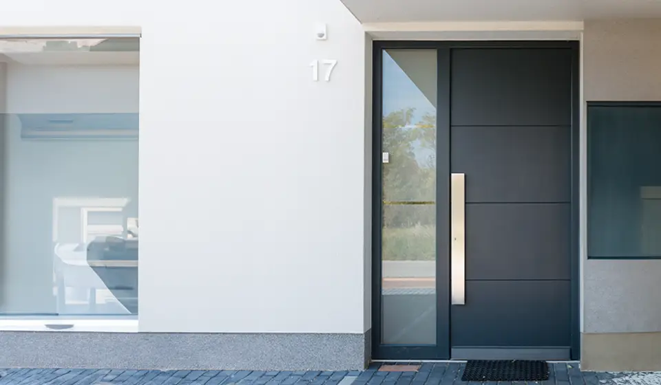 porte d'entrée grise anthracite moderne et contemporaine