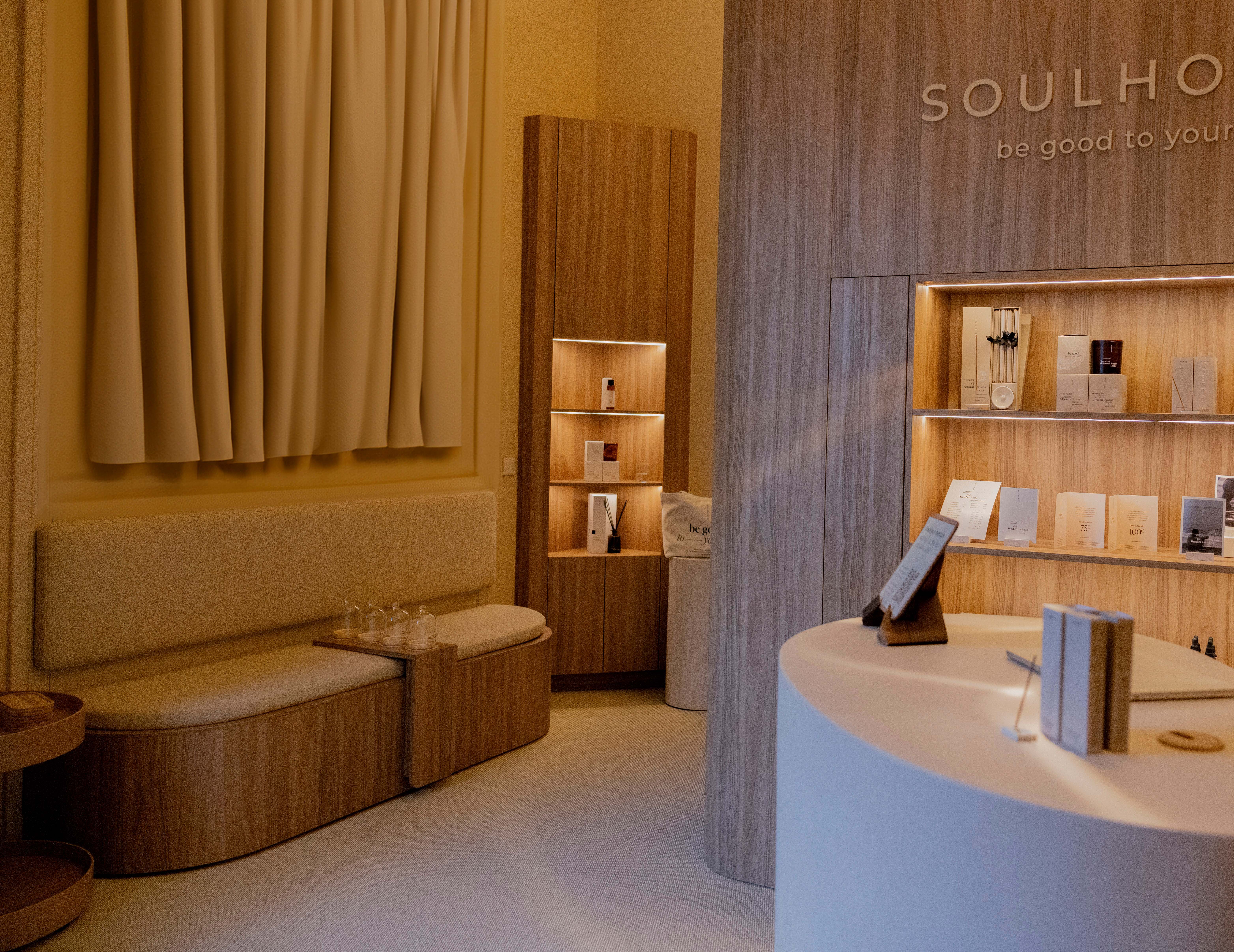 Empfang mit Shop-Regal im Soulhouse Studio Berlin Prenzlauer Berg