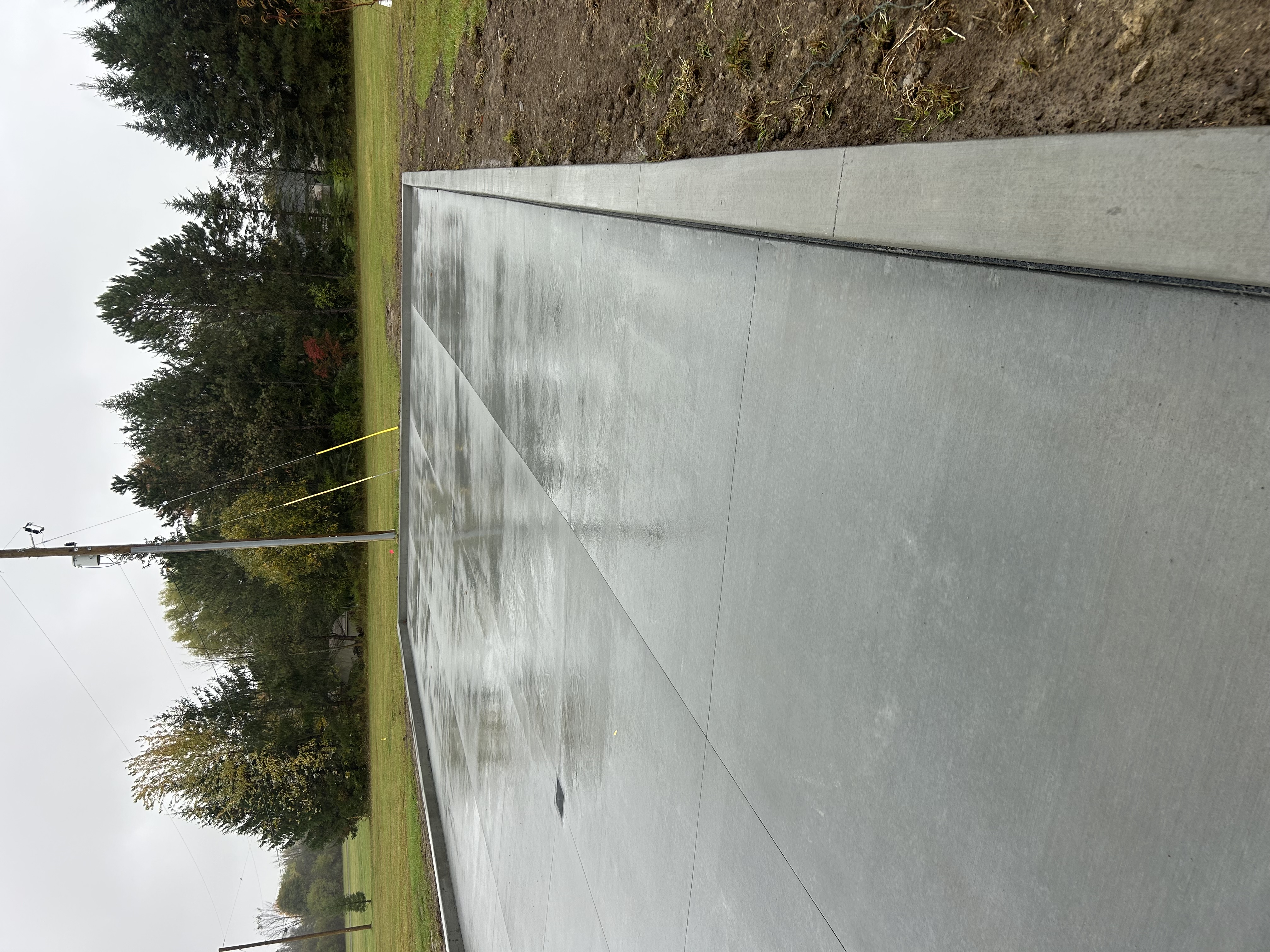 image depicting employees collaborating (for a manufacturing plant)