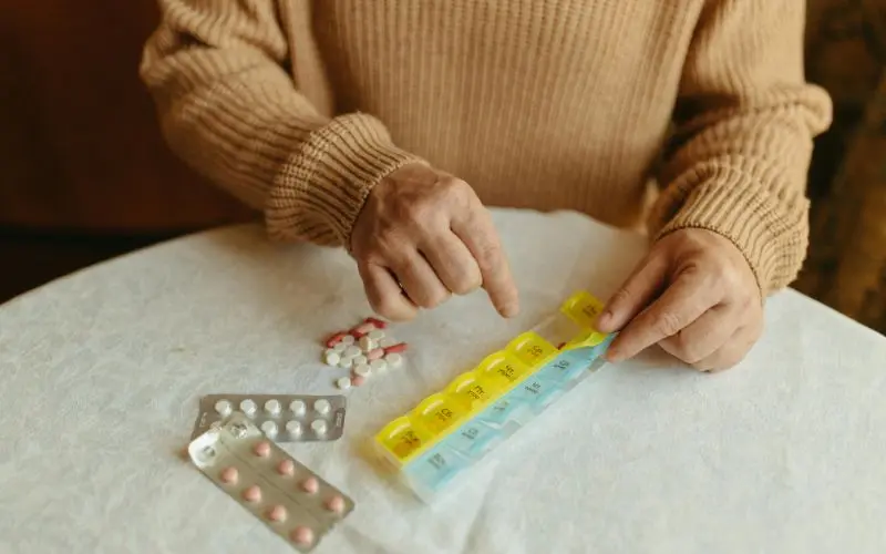 Pieter van Foreest waarbij een cliënt ondersteuning krijgt bij het organiseren van medicatie