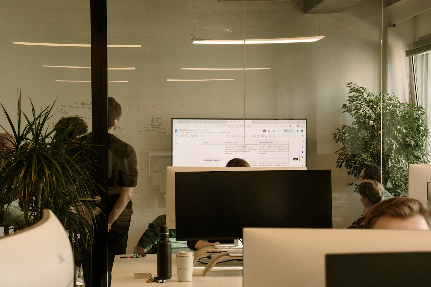 Datagedreven werken training waarbij een expert een groep deelnemers begeleidt tijdens een sessie