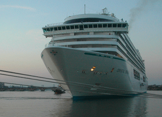 Cruise ship maneuvering on the Garonne near the Aquitaine Bridge