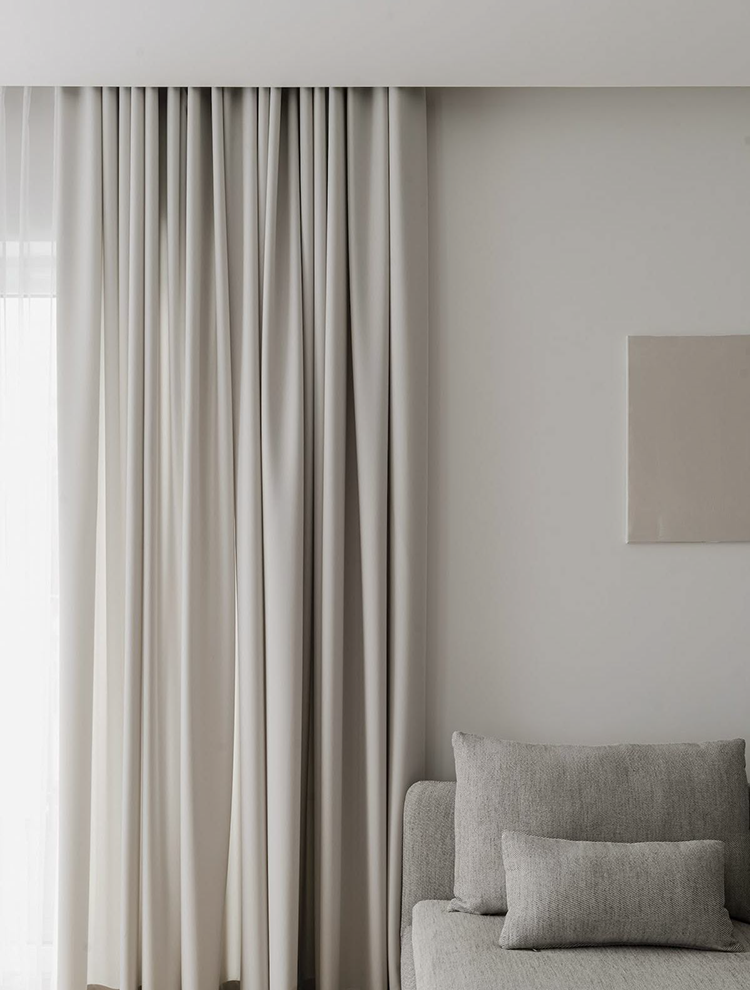 Single curtain window treatment option