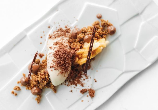 Elaboración de alta cocina con ingredientes locales de la Terreta alicantina