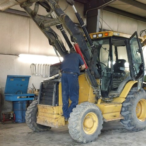 Repair shop New Castle. Heavy equipment repair.