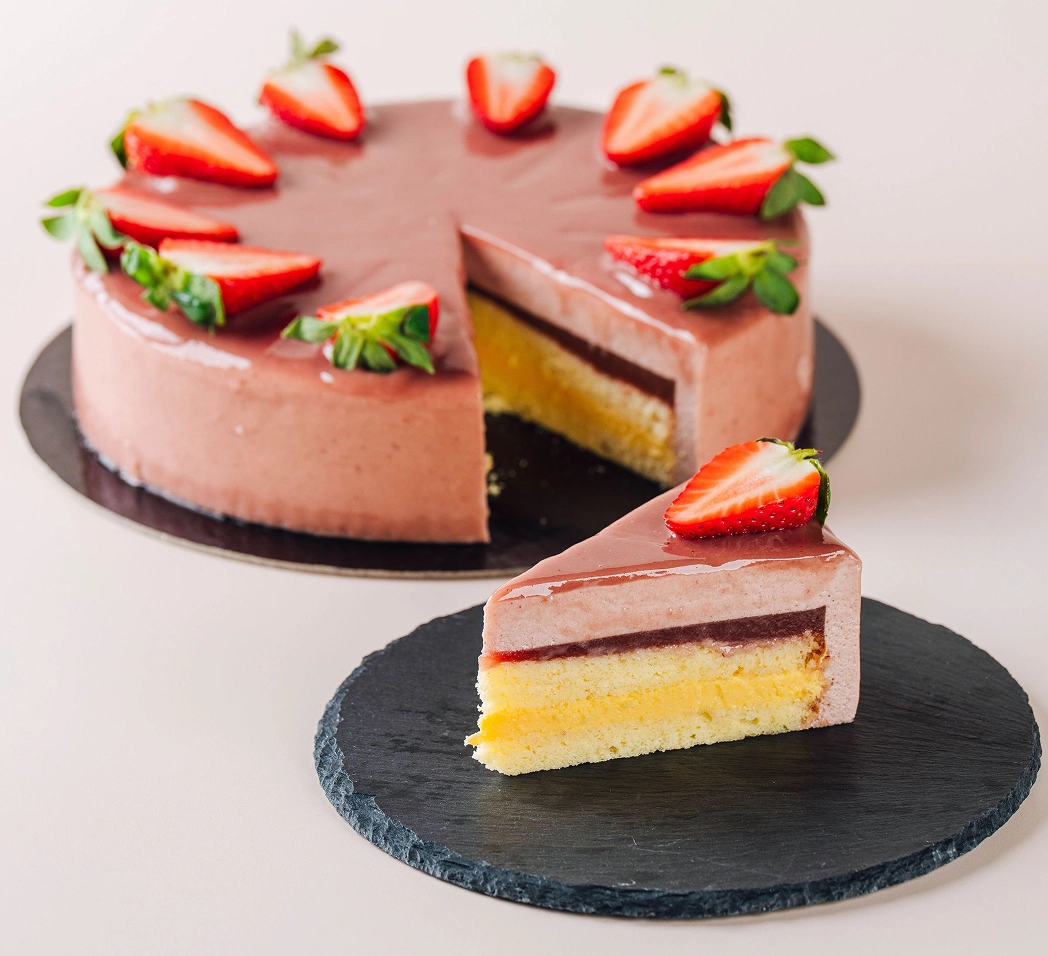 Torta z okusom jagode in pasijonke