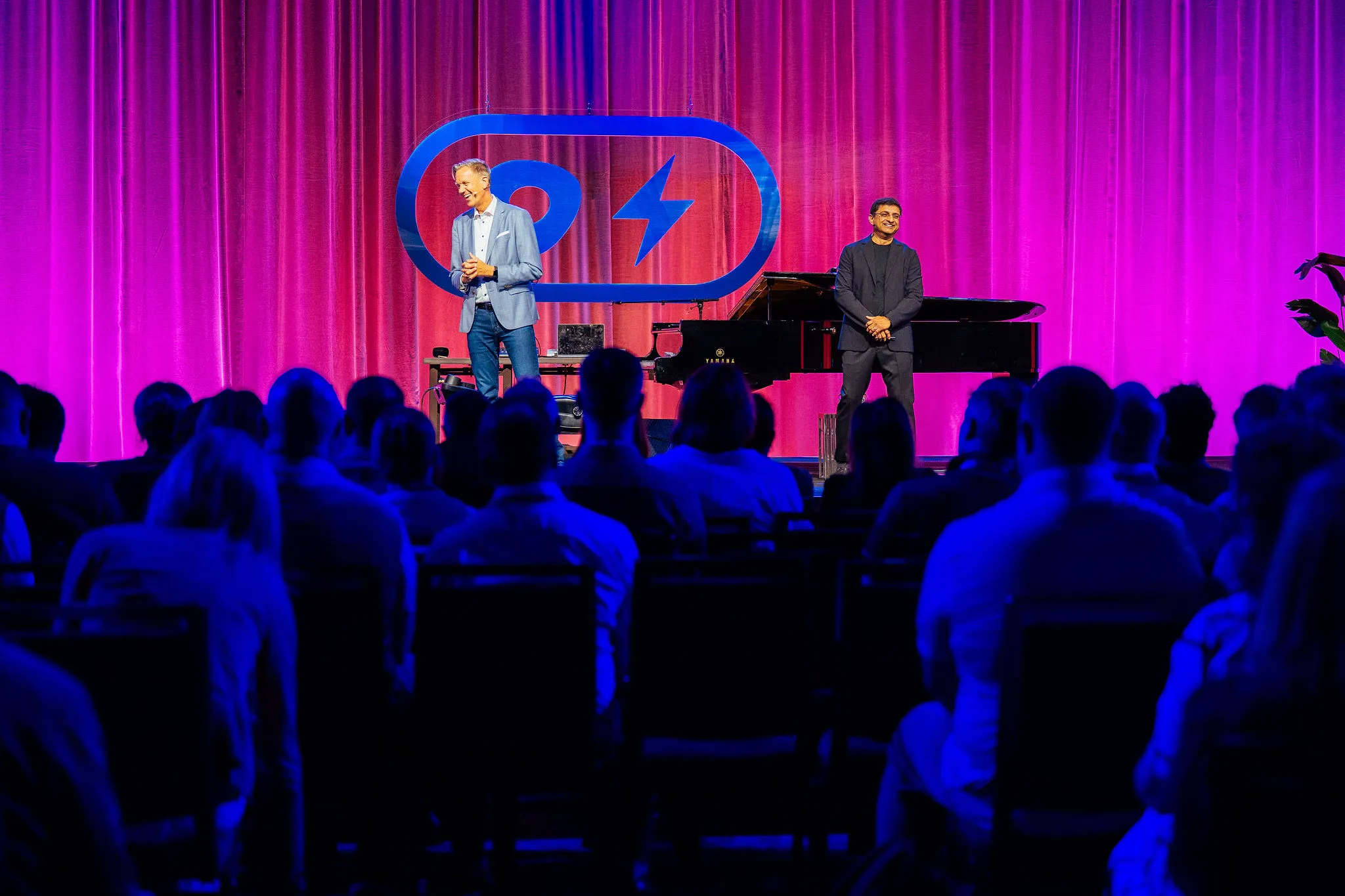 Unleash keynote speakers on stage