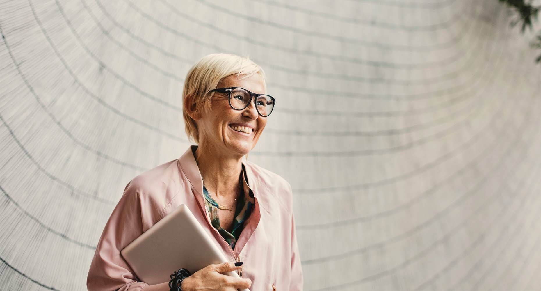 Sales training: 11 effective programs and how to choose the right one