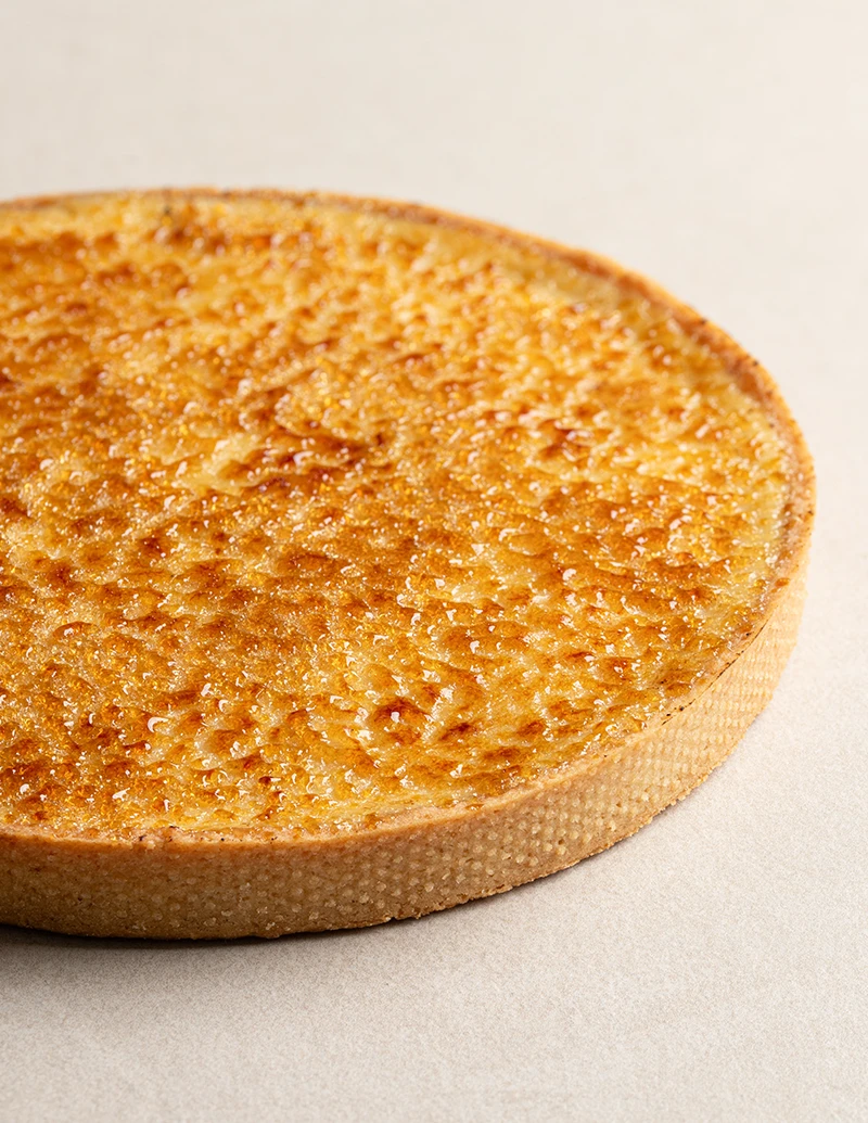 Crème Brûlée cake detail close up