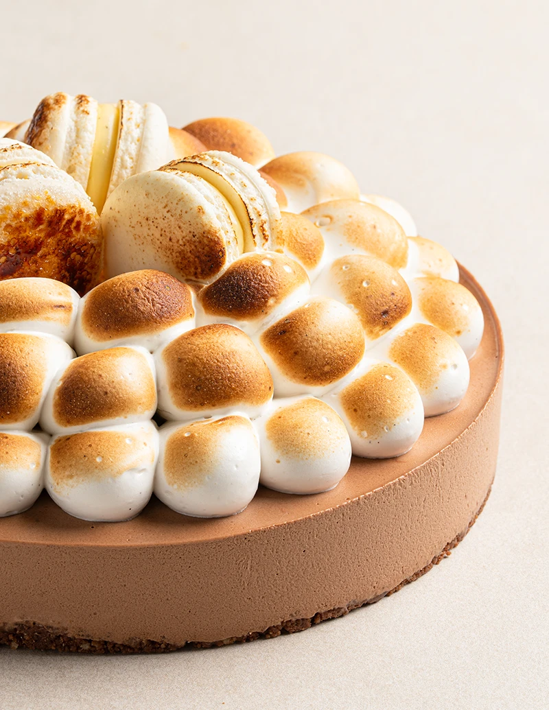 S'mousse Brûlée cake detail close up