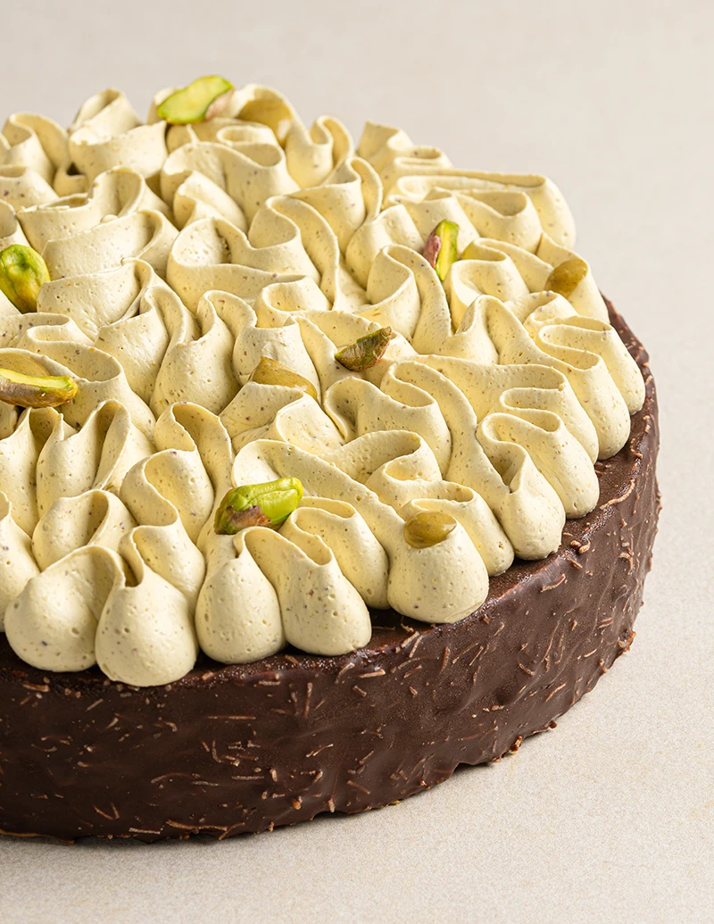 Dubai Chocolate Strawberry cake detail close up