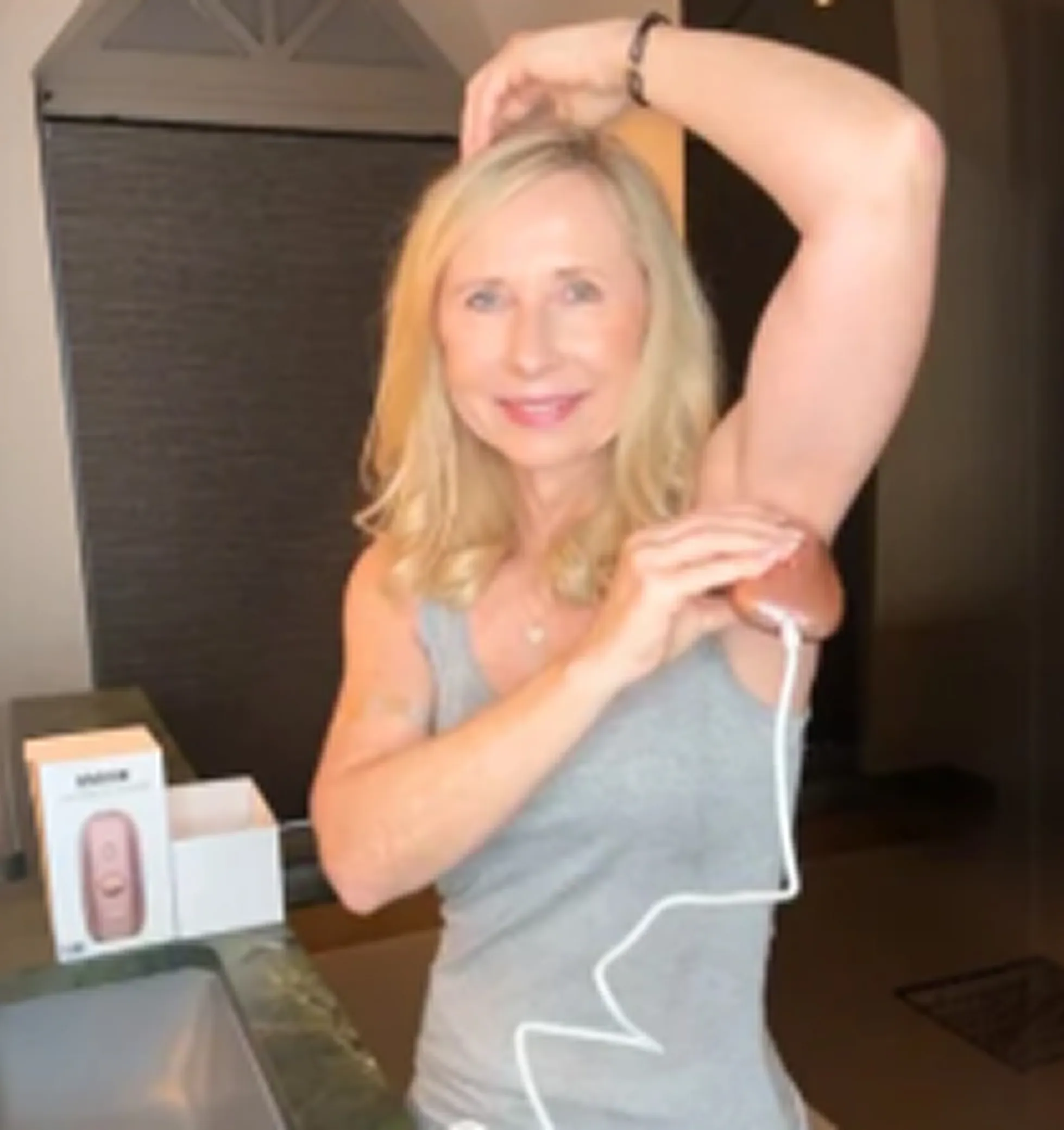 Sugar Baby Glowing Kitty Kit product page on mobile