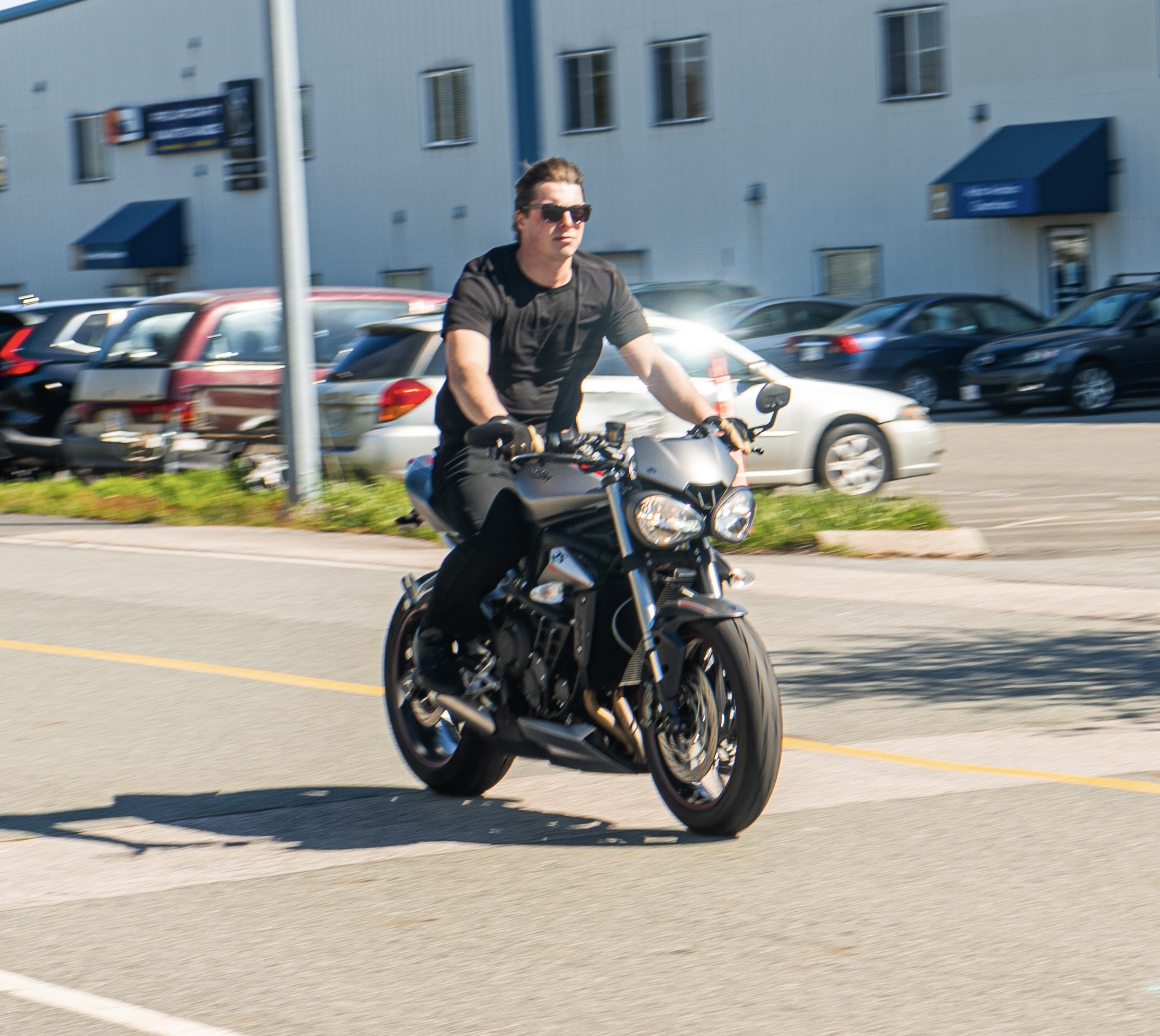 image of a customer service representative working in a digital interface environment [digital project]