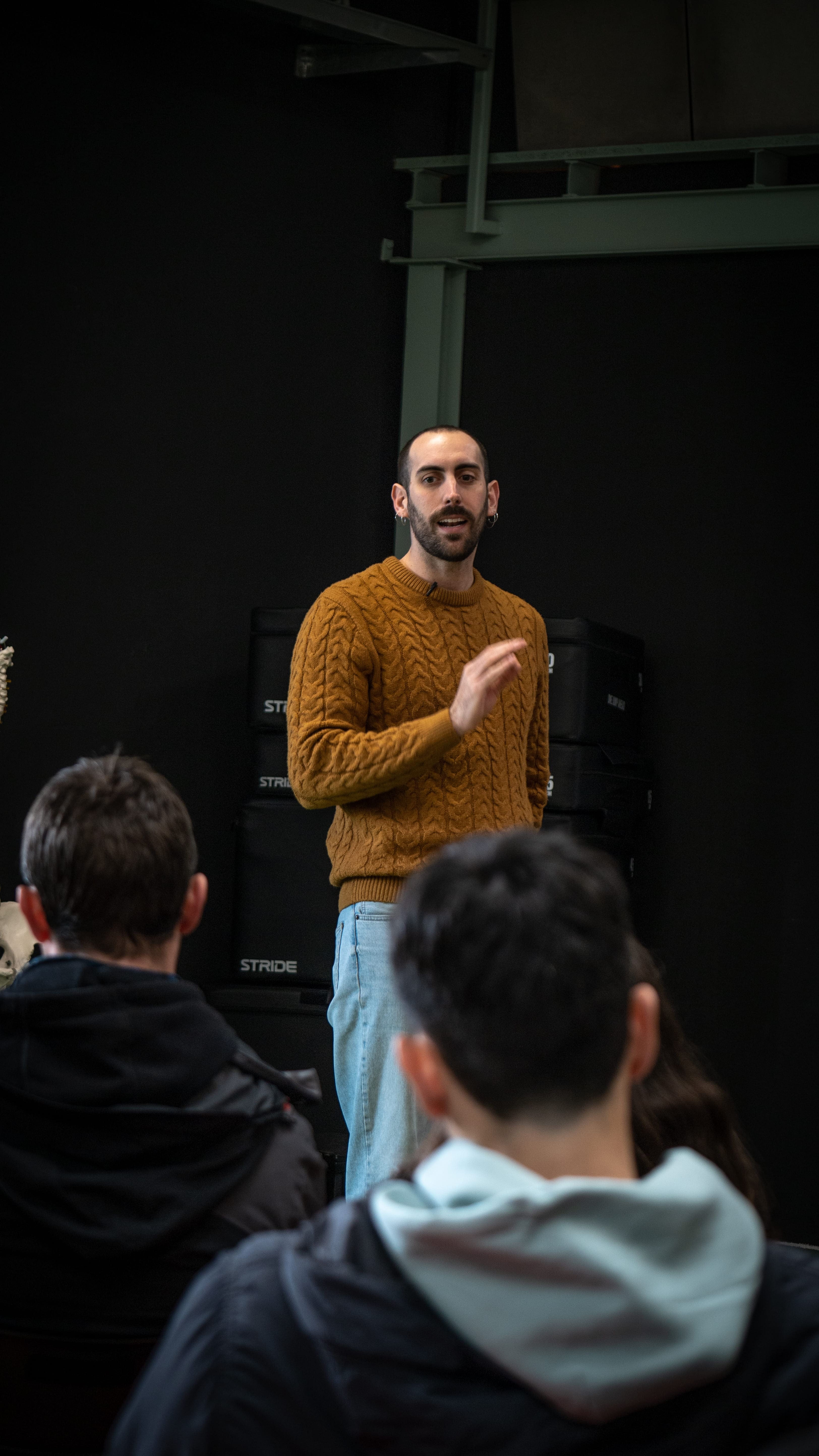 joan explicando en curso osteoformacion