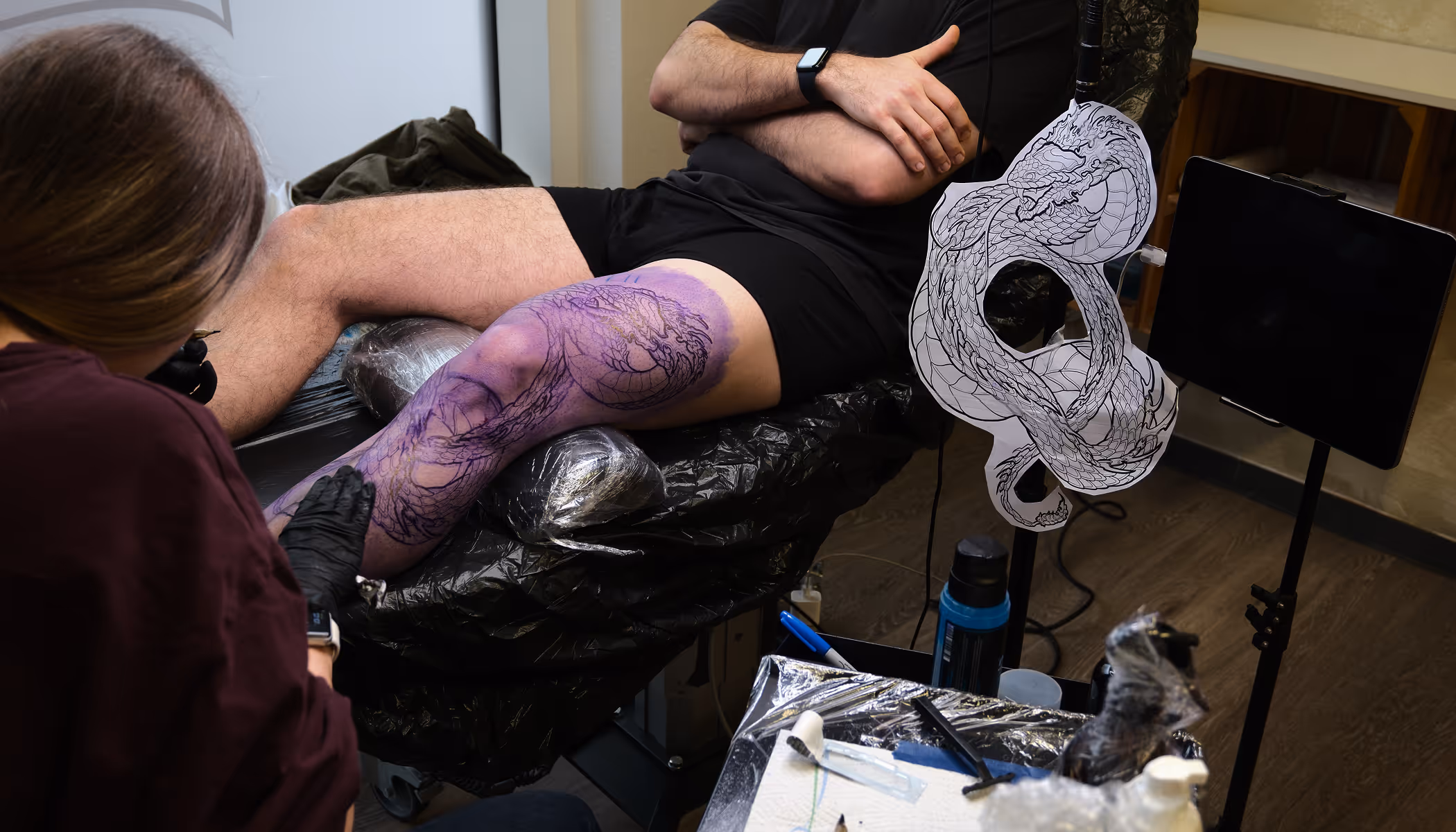 Kisha Tattoo Munich website hero — Japanese Irezumi tattoo session in progress
