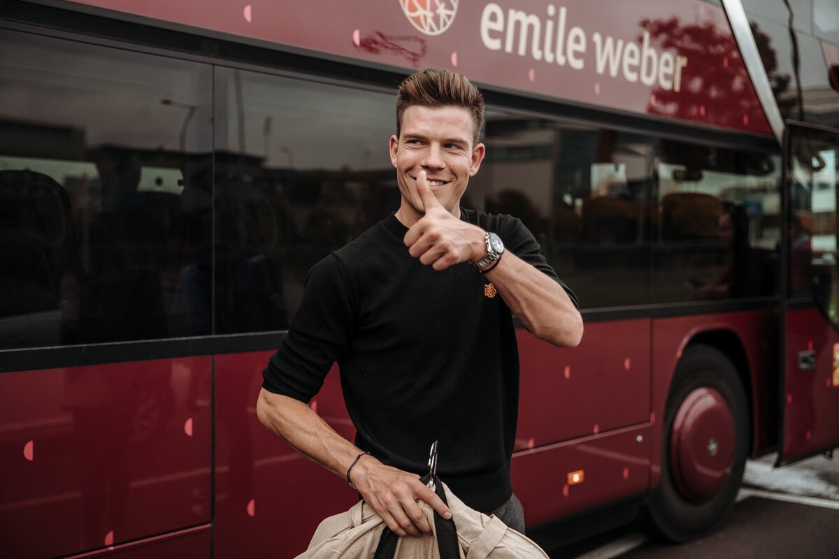 Bob Jungels shows thumbs up