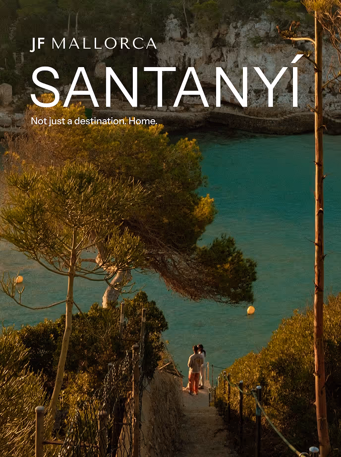 "Santanyí" guide cover, a golden cove framed by a pine tree