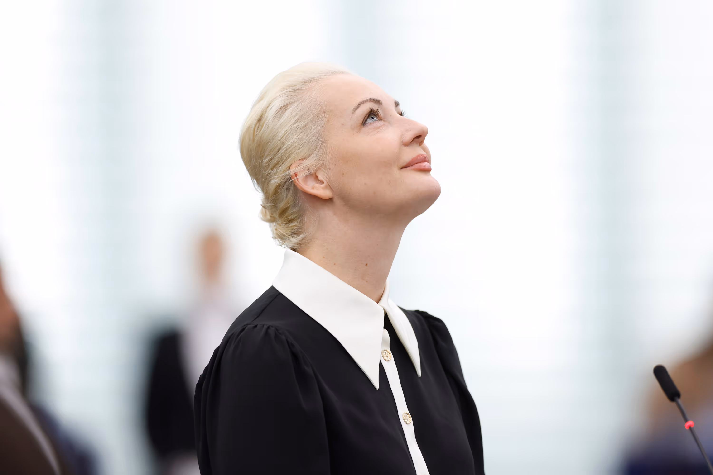 Rectangle blanc uni sans autre détail.