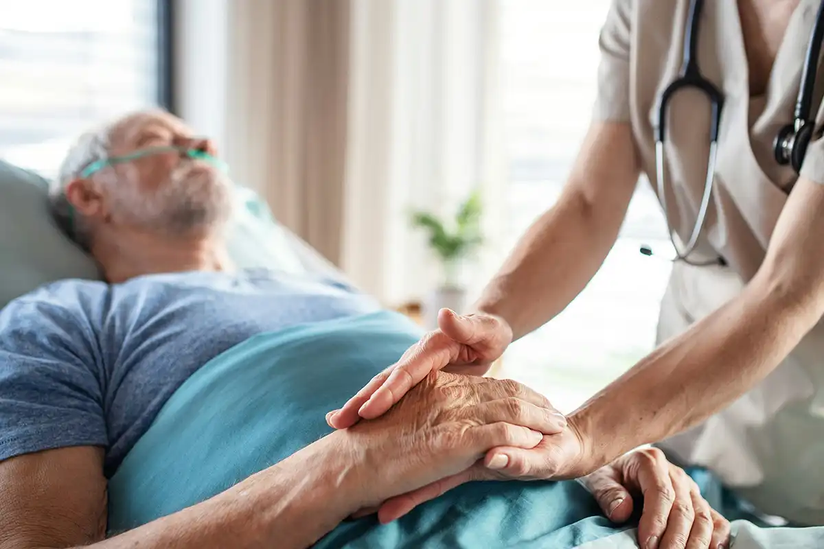 Ziekenhuisgang of wachtkamer. Over de drukte op de spoedeisende hulp en alternatieven.