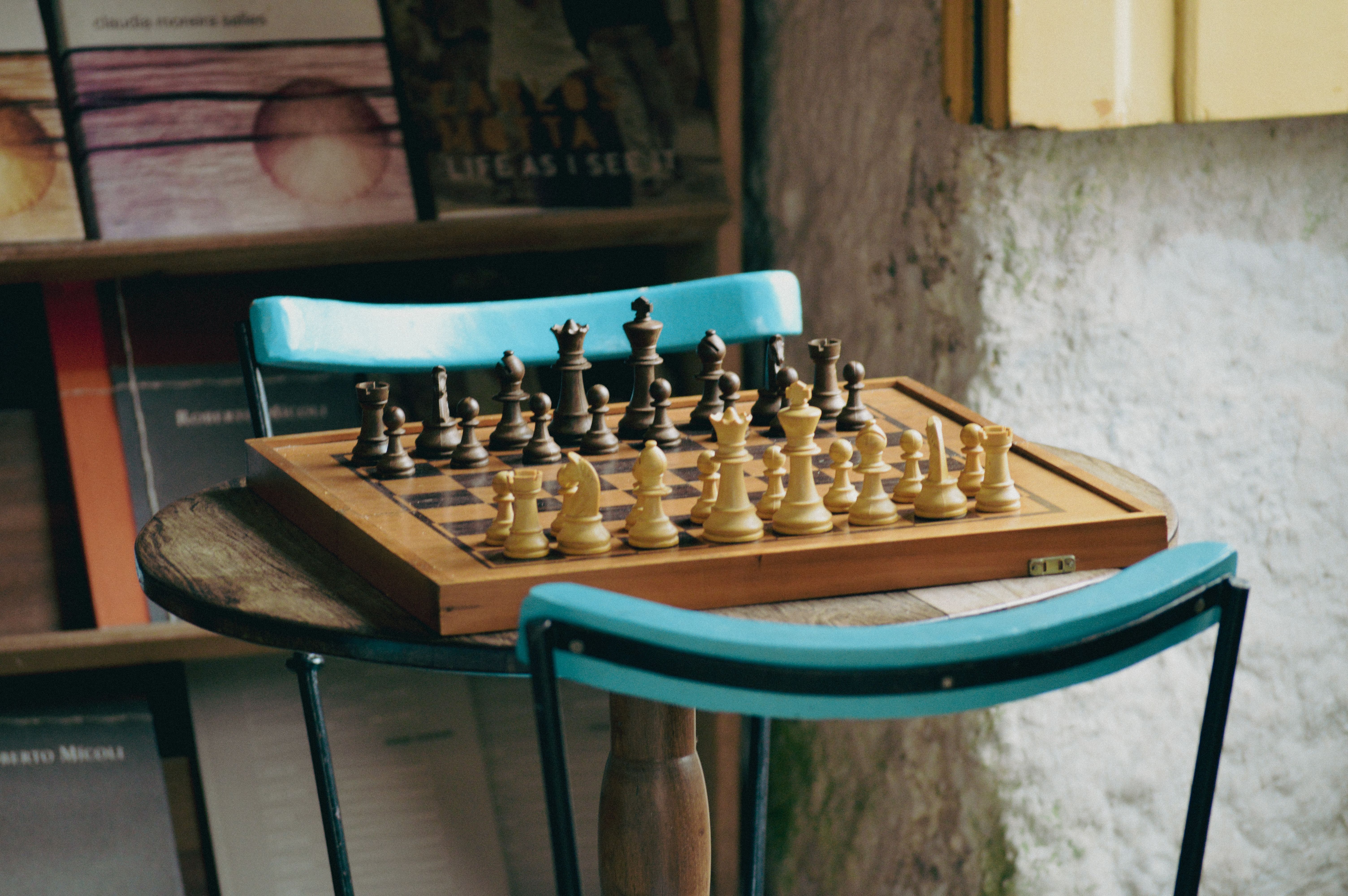 LinkedIn Recruiter vs Apollo: Recruiting Outreach Head-to-Head (2026)