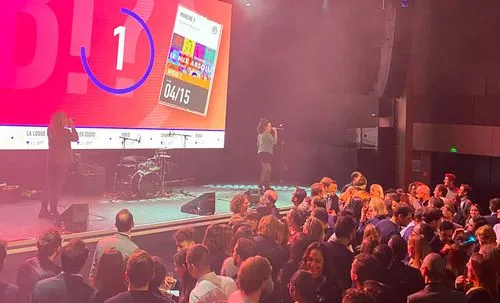 Salle avec foule