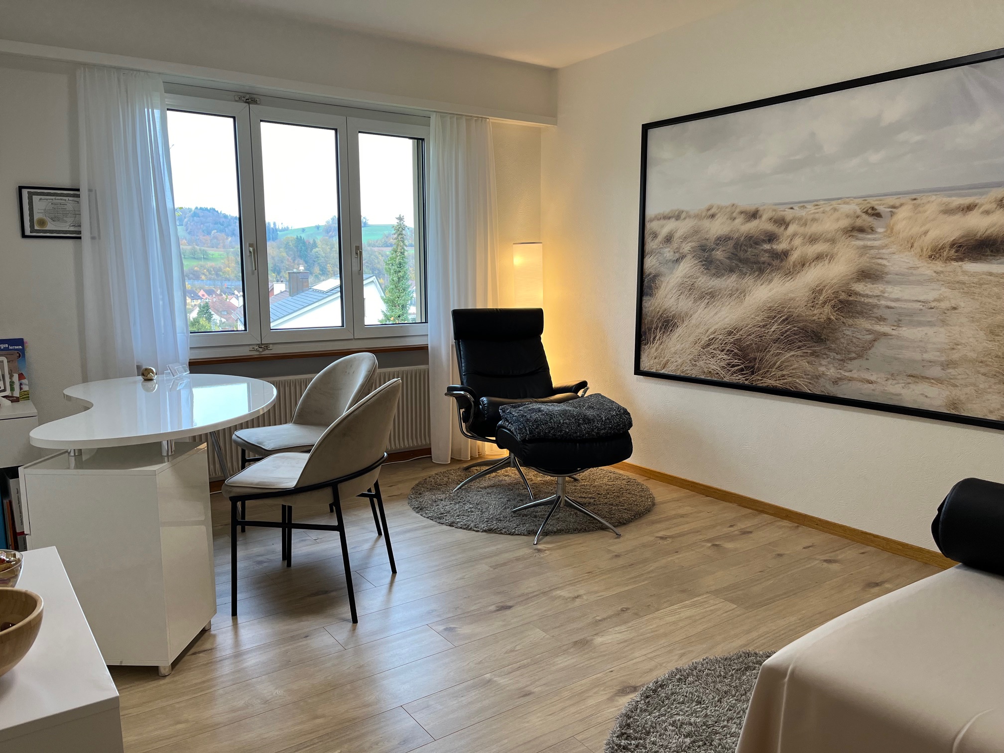 image of a medical consultation room