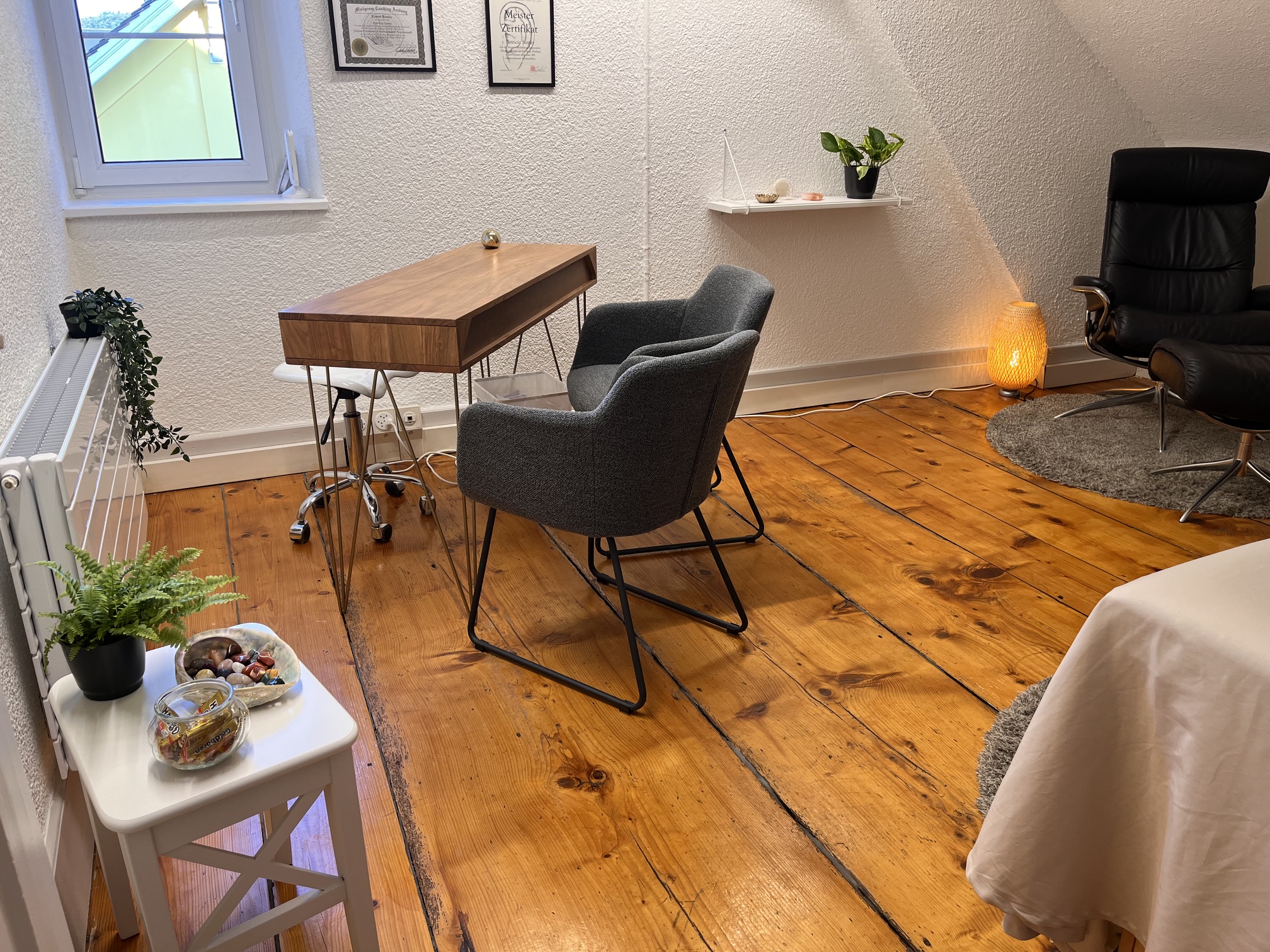image of a medical consultation room