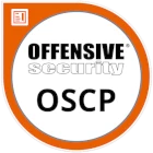 Badge du cours Offensive Security OSCP avec un cercle orange et un texte en noir et blanc.