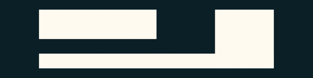 Forme géométrique abstraite composée de trois rectangles blancs sur un fond noir.