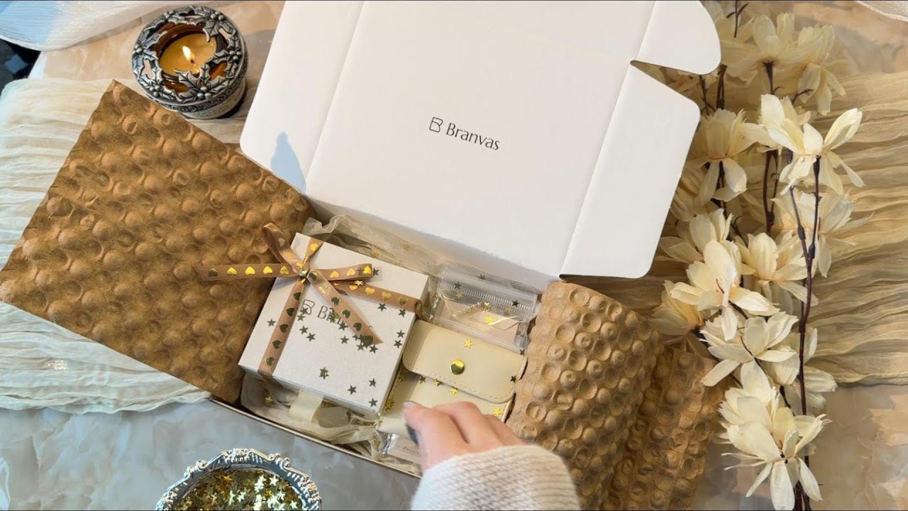 How Branvas packages your customer orders in your own branded boxes