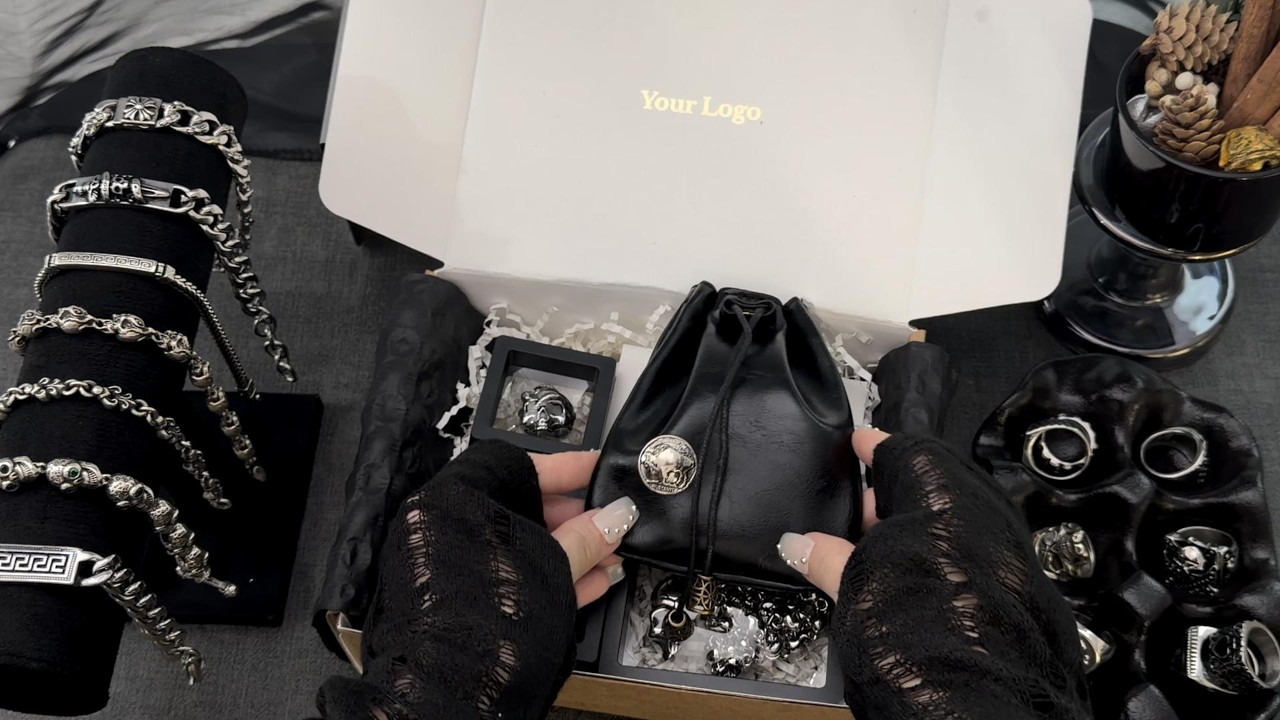 How Branvas packages men's jewelry orders in your own branded boxes