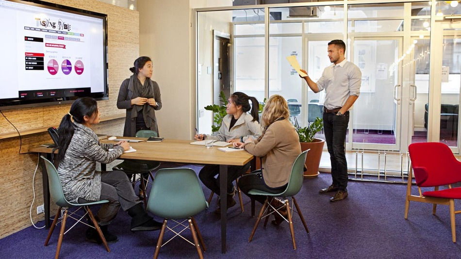 Startup-team bei einer Besprechung