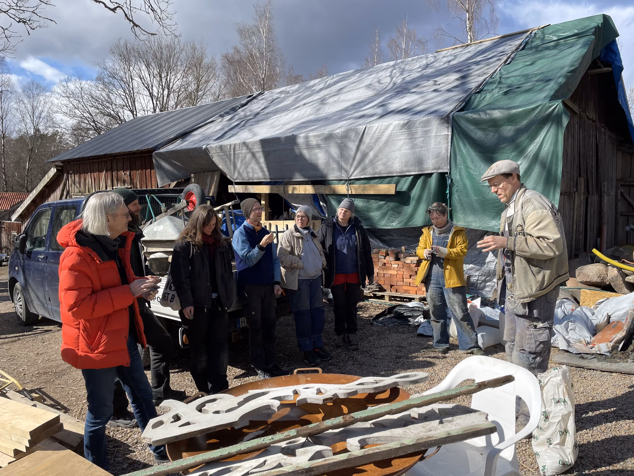 Gemensamt arbete utomhus på Oliviagården