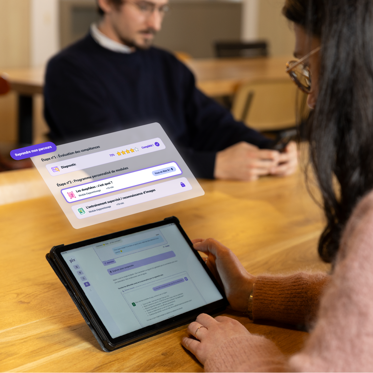 Une personne utilisant une tablette affichant une interface d'apprentissage numérique avec un programme personnalisé de modules de formation Pix 